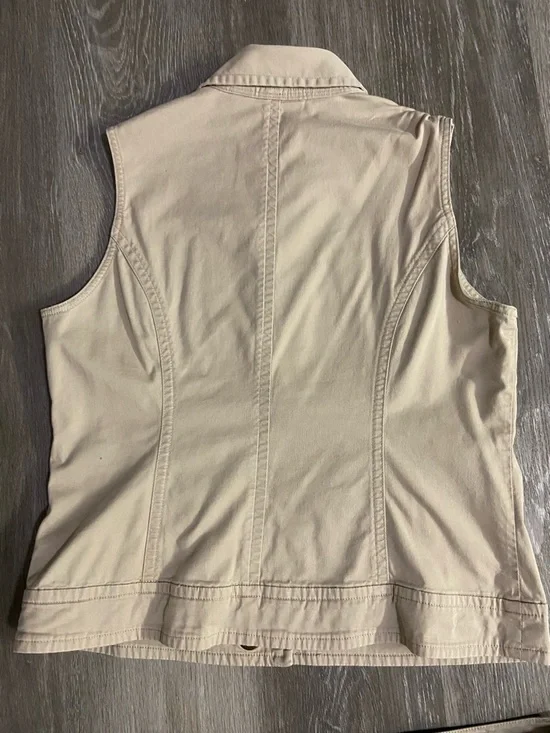 Chico's Matching Set - Beige Utility Zip Sleeveless Vest and Matching Pants - Picture 5 of 10